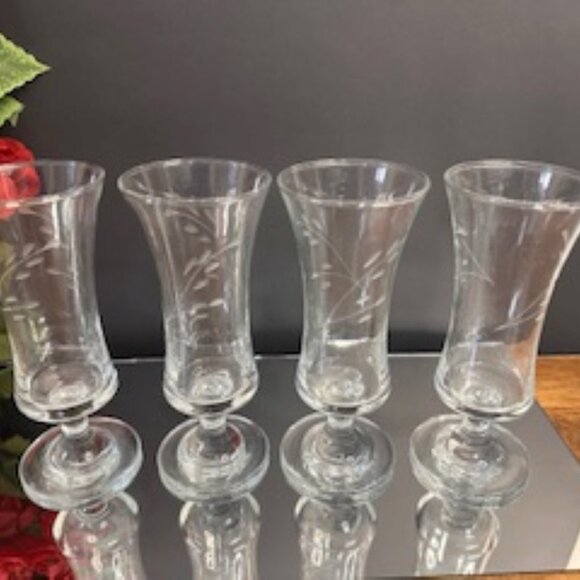 Set of 4 Vintage Floral Etched Stemmed Glasses – Elegant 4 oz Cocktail or Desser - Picture 3 of 5